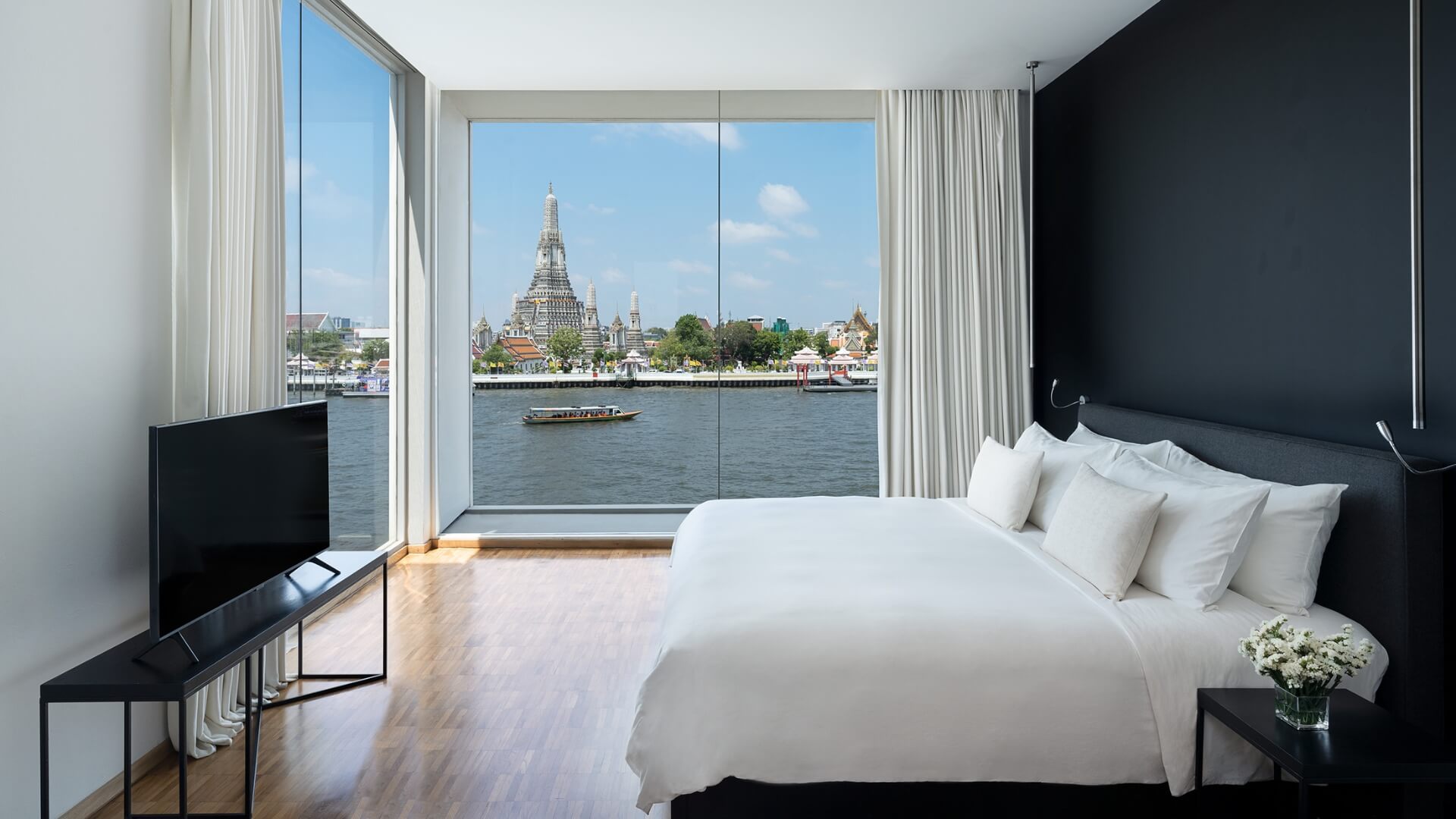 corner river view deluxe room accommodations sala rattanakosin Bangkok