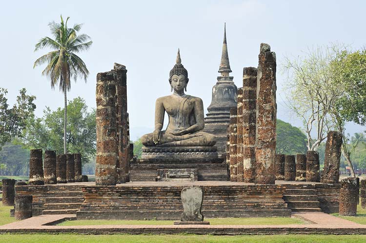 Wat Mahathat sala ayutthaya weathered in stories of the past, this must see temple is a short trip from sala ayutthaya